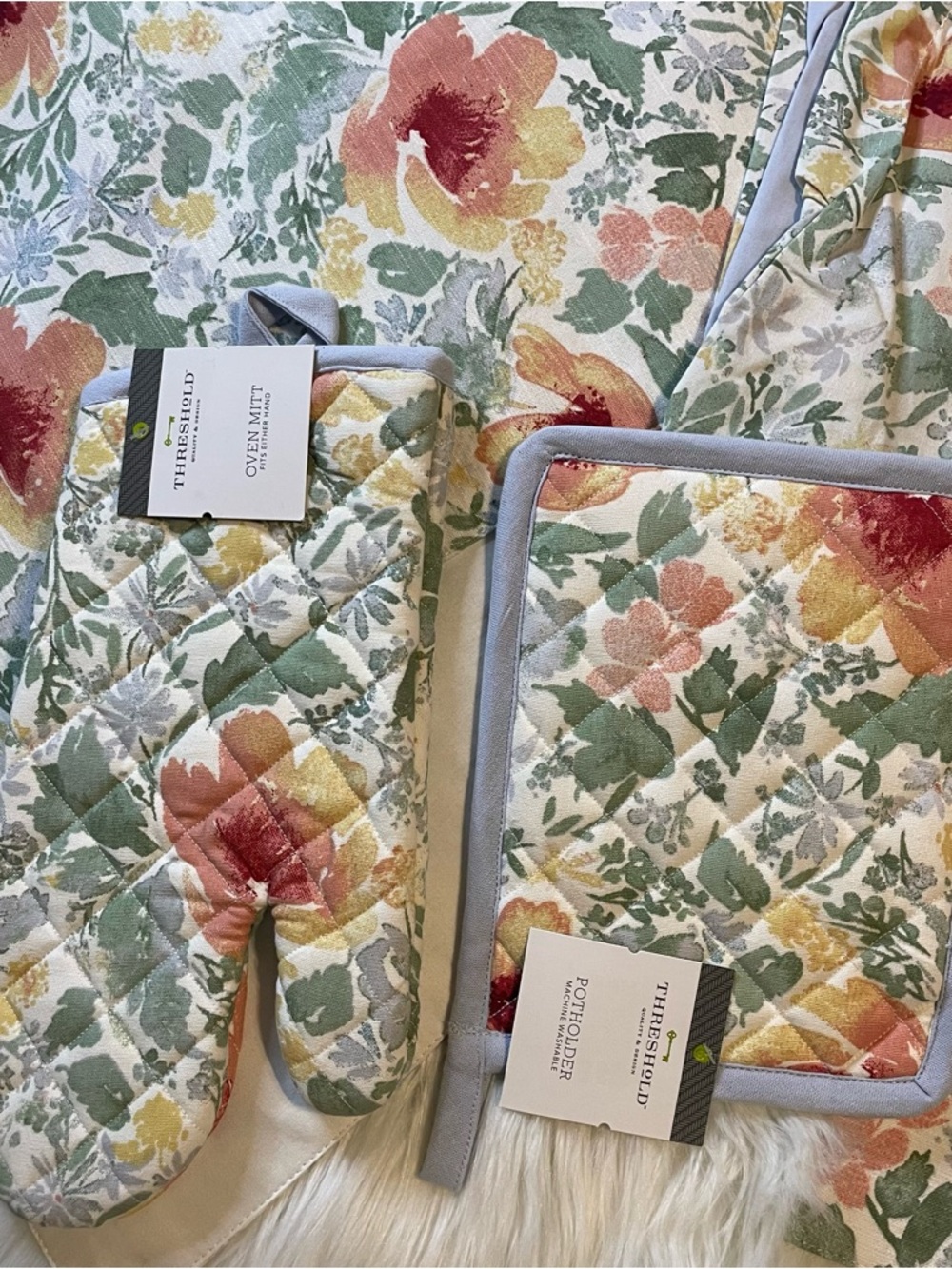 Threshold Ruby Ring Table Linens NWT Bundle - Picture 9 of 11